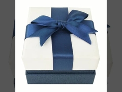 Contenitore di gioielli di lusso blu stante dei contenitori di regalo dell'orecchino dei gioielli con il nastro del raso