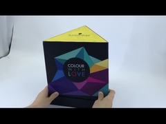 scatola triangolare con coperchio