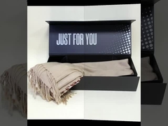 Il bollettino piano nero del cartone inscatola la stagnola d'argento su ordinazione che timbra la superficie