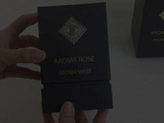 Scatola di imballaggio cosmetico opaco con manico e materiale plastico