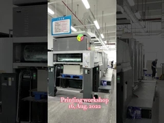 Il processo in officina di stampa di imballaggi personalizzati prelevati dalla fabbrica