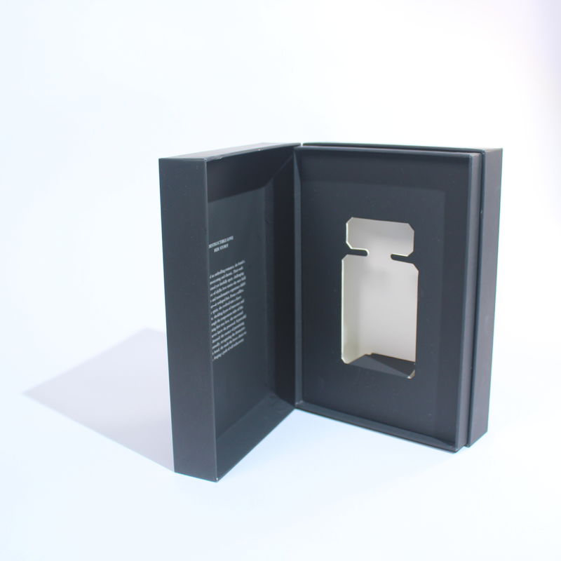 Disegno di imballaggi per scatole di profumi in bianco e nero con chiusura magnetica per le piccole imprese
