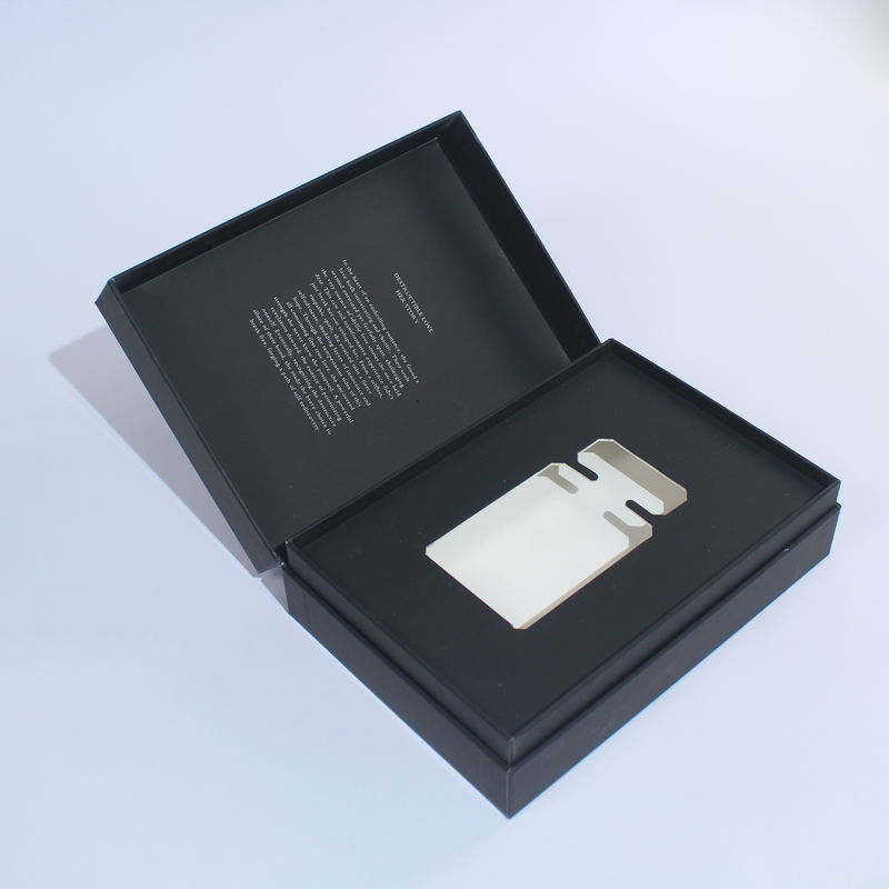 Disegno di imballaggi per scatole di profumi in bianco e nero con chiusura magnetica per le piccole imprese