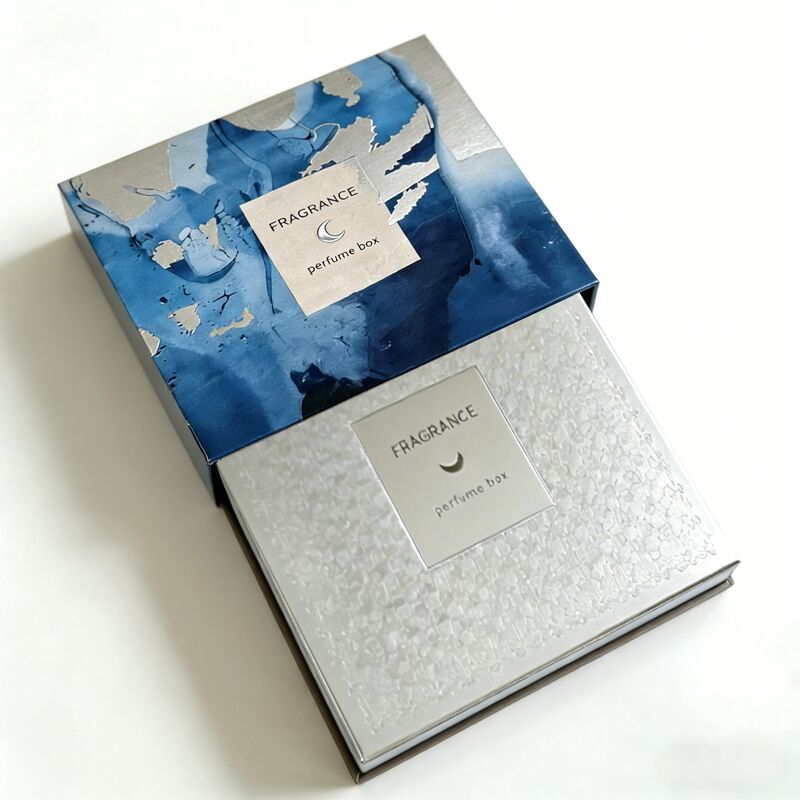 Scatola Regalo Profumo con Logo Personalizzato e Stampa a Caldo Argentata su Cartone Certificato FSC da 350 g/m² per Confezioni di Fragranze di Lusso