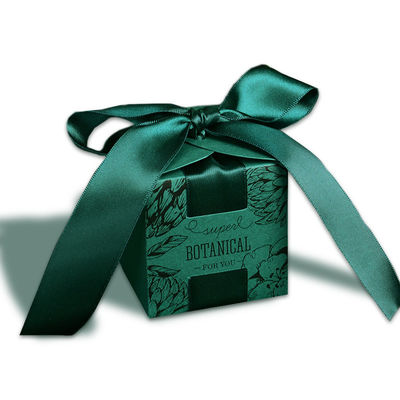 Scatola di Forest Green Small Ring Gift con il nastro