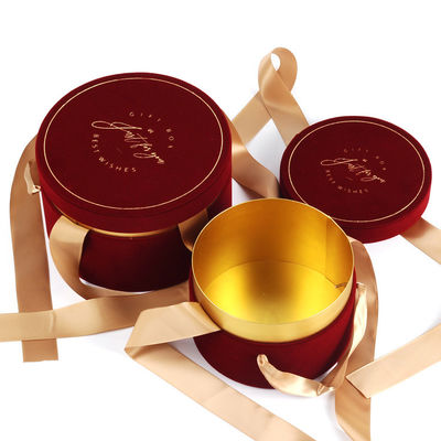 Scatola d'imballaggio rossa di Cylindar Candy con il regalo di Velevt legato nastro