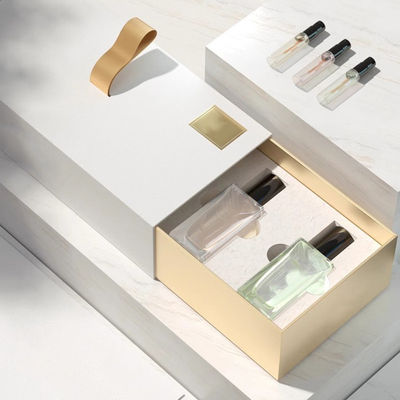 Scatola di imballaggio cosmetica di design personalizzato con materiale plastico e accessori a nastro